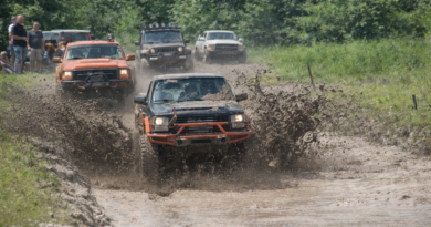 Le 27 juin, Baker-Brook replonge dans la vase et le bruit des moteurs